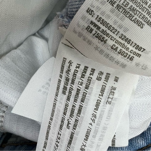 Abercrombie & Fitch Ultra High Rise 90s Straight Jean Distressed Size 28 / 6 - Picture 6 of 6